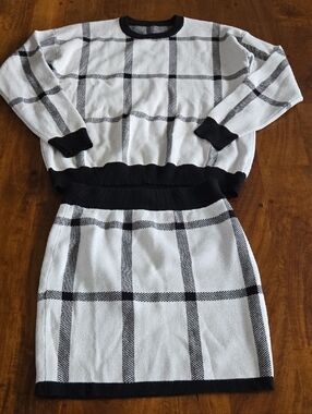Black and White Windowpane Plaid Knit Sweater & Skirt Set Size Medium